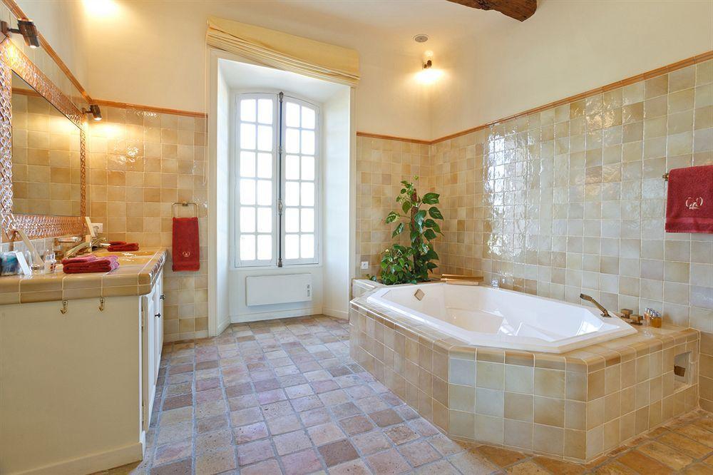 Chateau Les Crostes Hotel Lorgues Exterior photo
